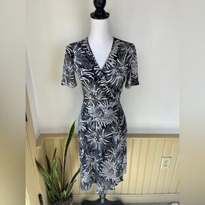 Diane von Furstenberg Silk Wrap Dress 4 Navy White Floral Old Money Luxury Work
